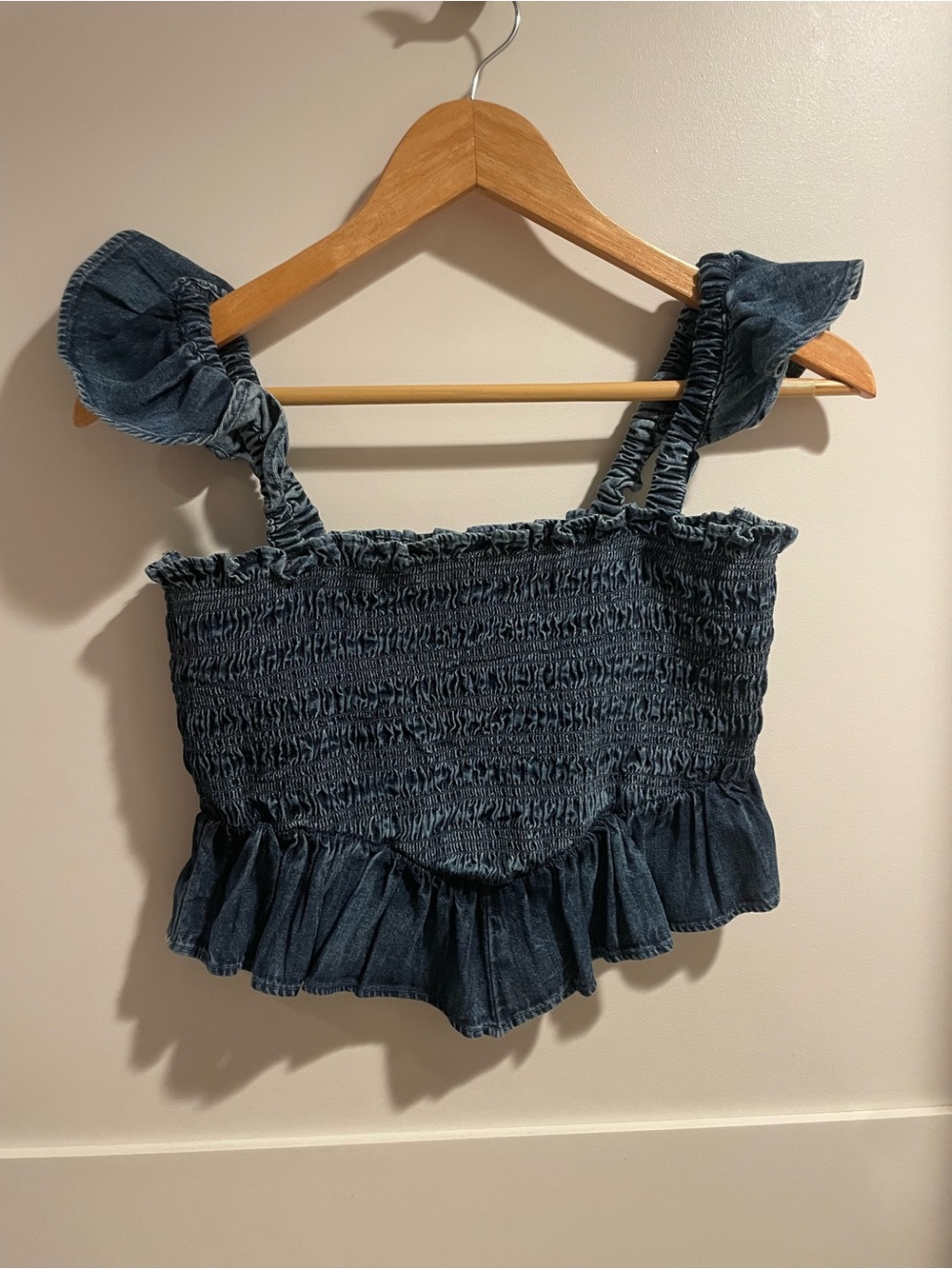 AEO Smocked Ruched Denim Crop Top - Blue